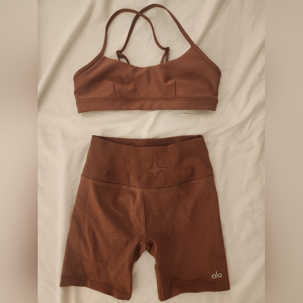 ALO Yoga Chestnut Brown AIRLIFT Bra and RIBBED Short Set